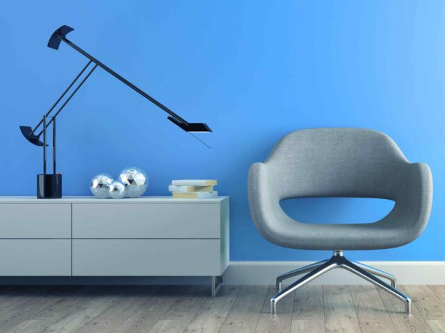 https://canadastainandpaint.ca/wp-content/uploads/2017/05/image-chair-blue-wall-640x480.jpg